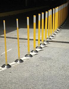 Vestil Vglt-16-4F-W Polycarbonate Surface Flexible Stakes 48" X 3-1/4" White